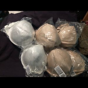 Breezys bras underwire size 48d still in package $20/each